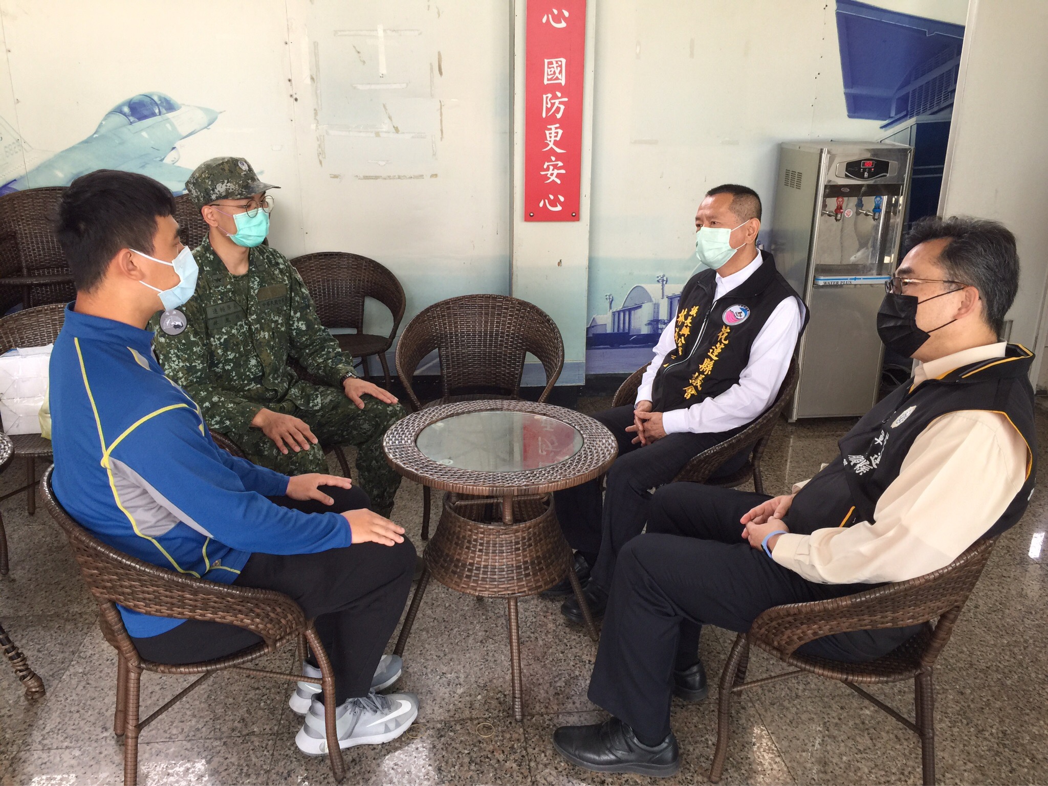 【張峻議長關懷現役軍人 偕同花蓮軍人服務站包德義站長慰問詹姓上兵及高姓上兵親屬】缩略图