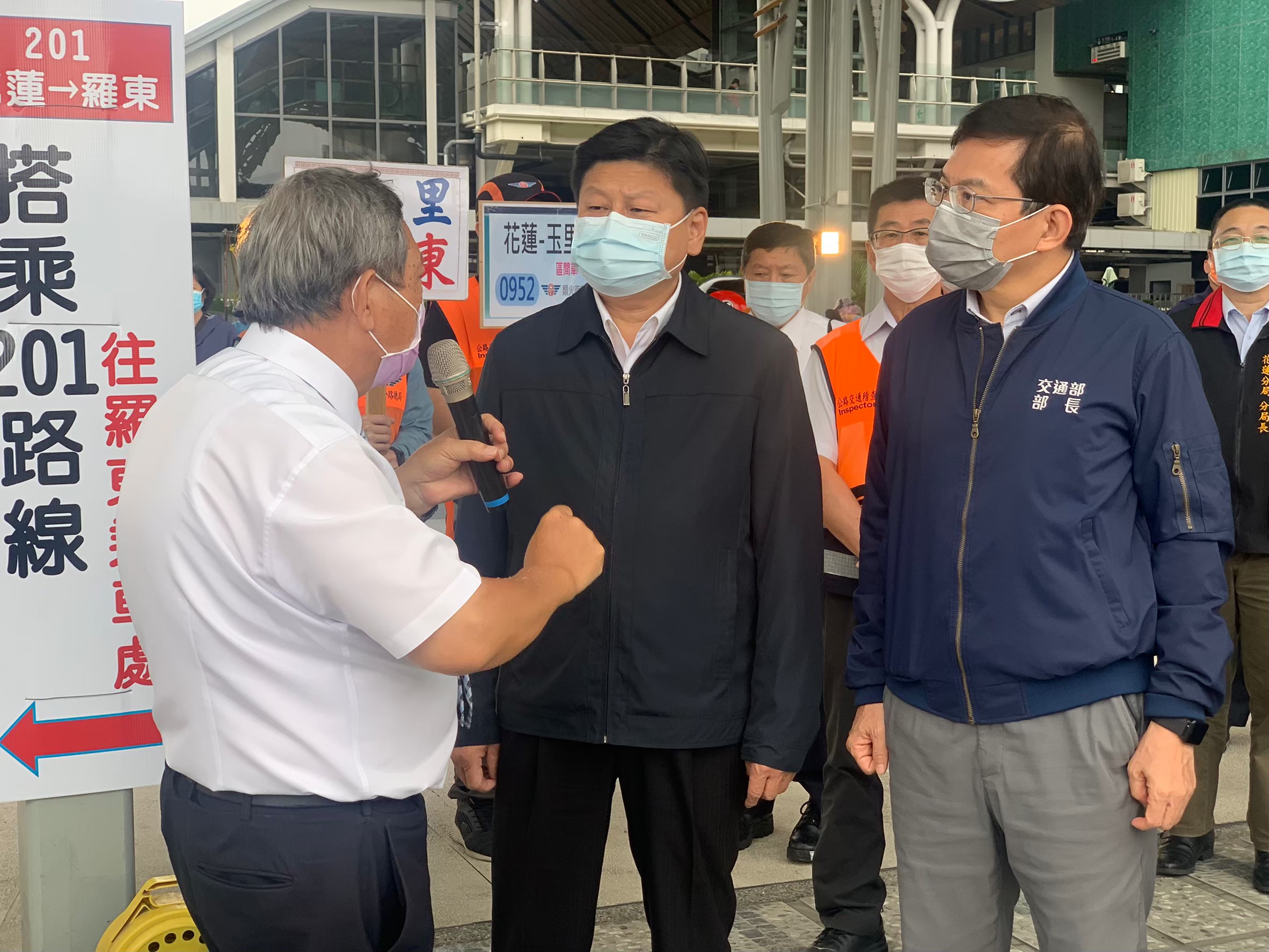 【花蓮車站西出口漏水 嚴重打擊花蓮觀光大縣形象 立委傅崐萁要求台鐵局立即針對舊站體結構進行改善】缩略图
