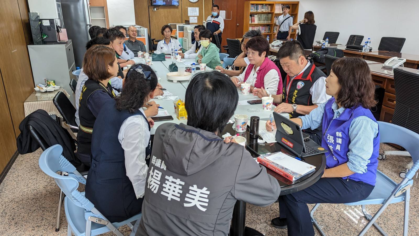 【花蓮縣議會無黨聯盟與民進黨團結合 提升整體問政火力】缩略图