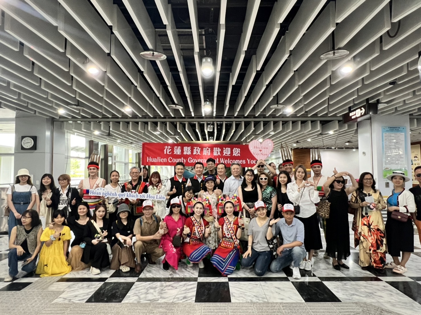 【迎接疫後首架國際包機 越南峴港包機74名旅客入境花蓮】缩略图