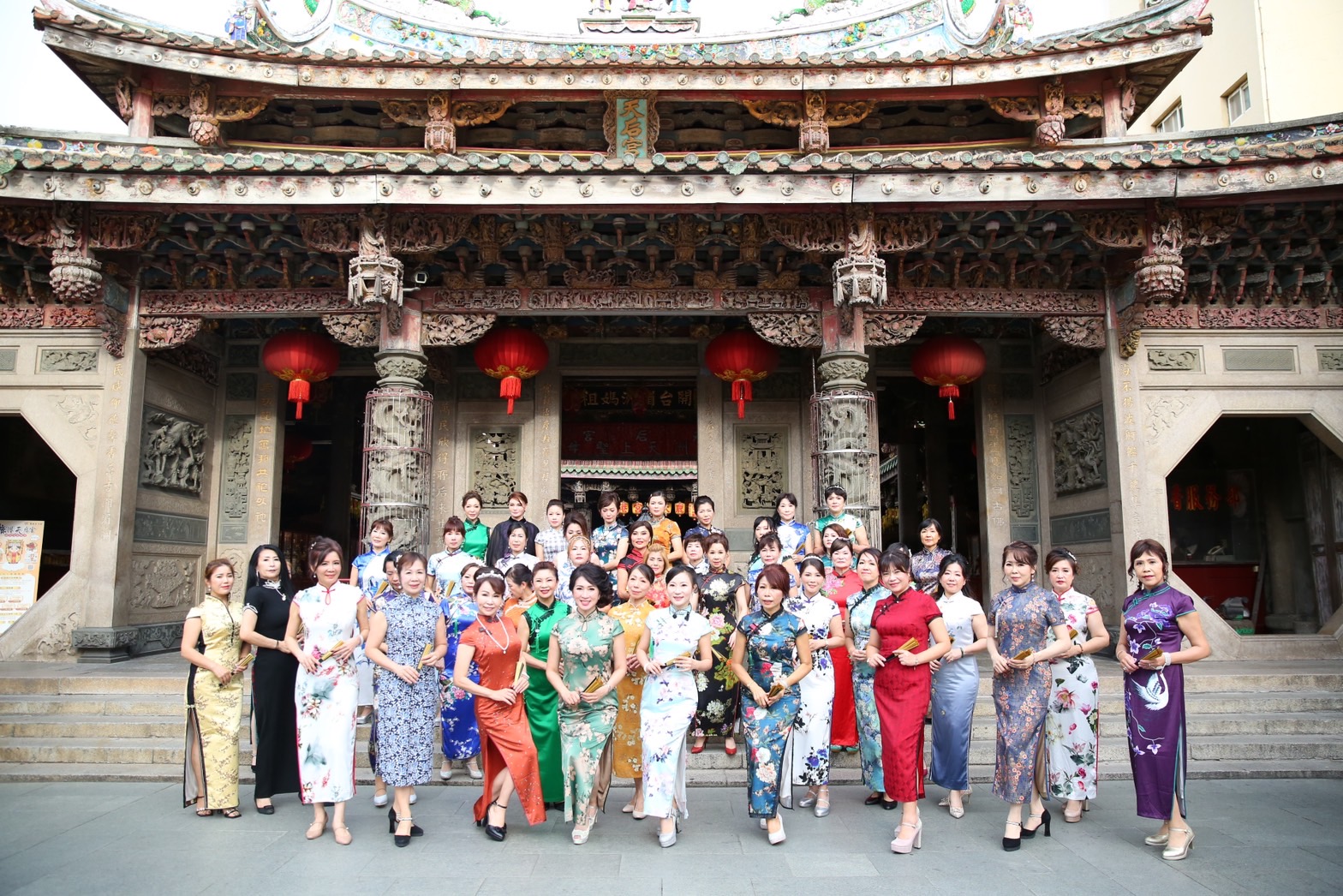 【台中世旗遊鹿港 快閃走秀享受老街人文風情民衆驚豔】缩略图