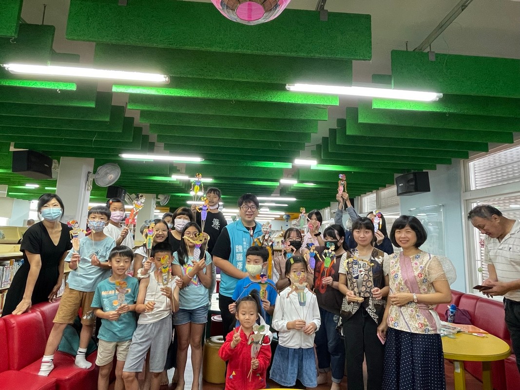 【花蓮市圖多元閱讀登場 帶領共讀性平故事、製作皮影戲偶】缩略图
