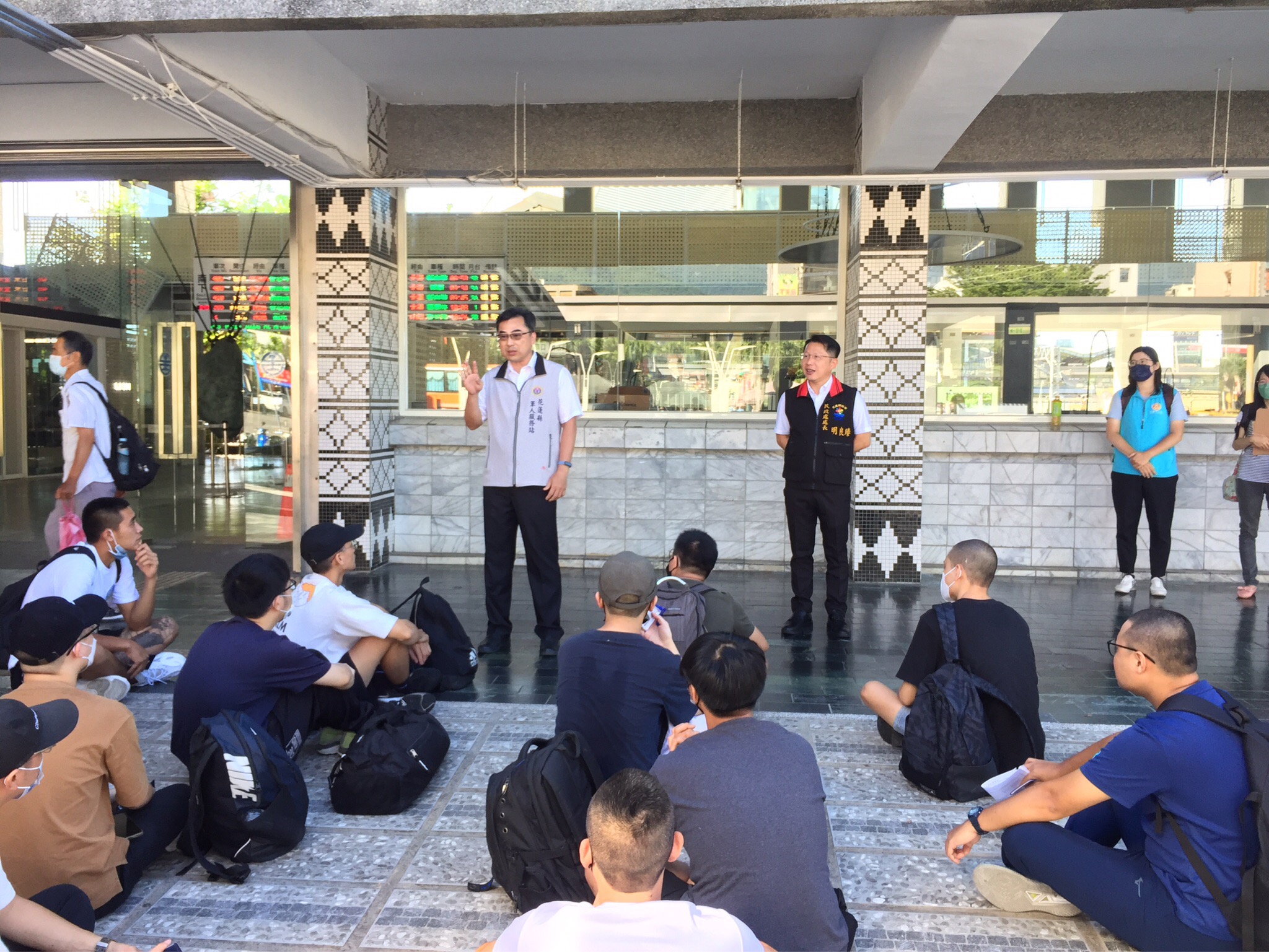 【縣府民政處、花蓮軍人服務站歡送役男入營 搭起雙向交流橋樑】缩略图