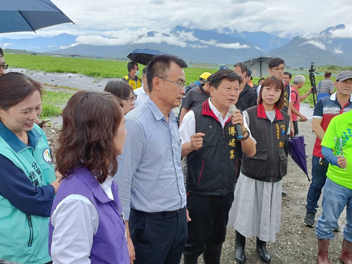 【杜蘇芮颱風豪雨強襲 花蓮西瓜農損慘重 立委傅崐萁協助爭取災害補助 陳吉仲主委允諾全力救助每公頃補助6萬2加2萬元資材補助！】缩略图
