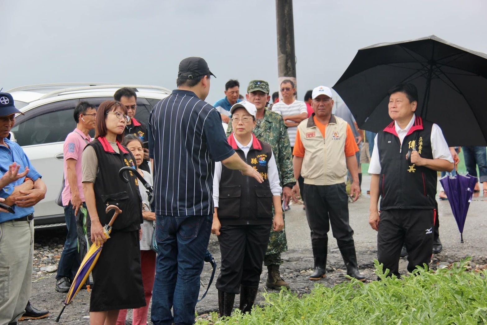【杜蘇芮颱風強降雨 縣長徐榛蔚率團隊會同立法委員傅崐萁第一時間勘災 給予農友全力支持】缩略图