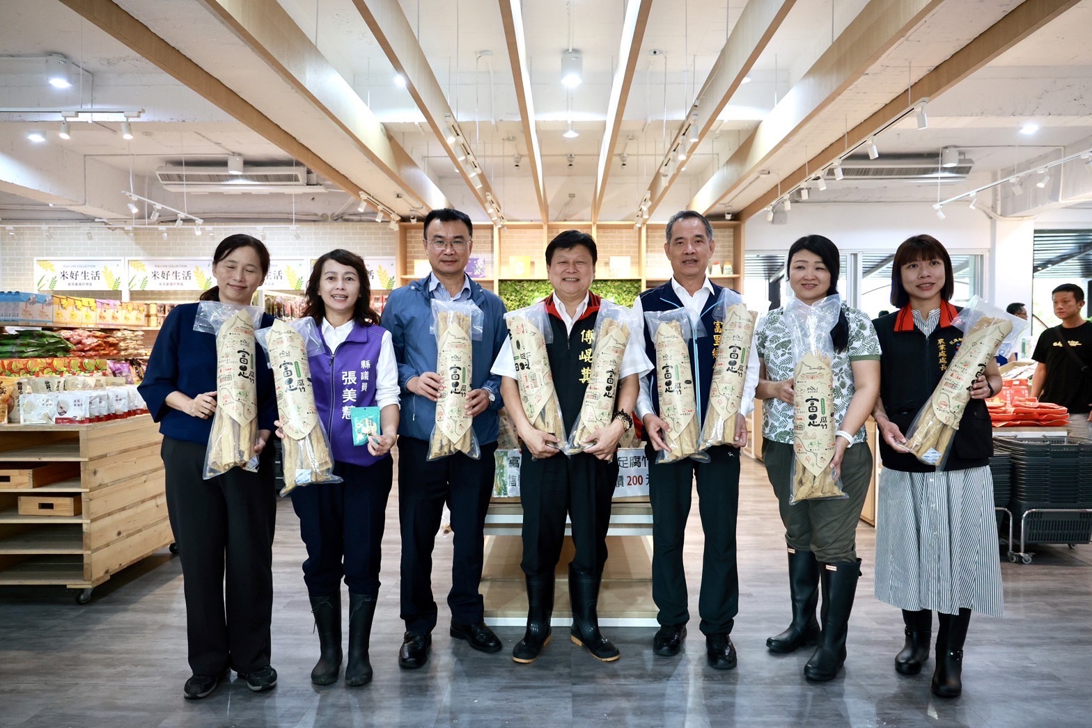 【花蓮農糧產品區域冷鏈物流中心興建需3.6億經費！經立委傅崐萁積極爭取後，農委會主委陳吉仲允諾全力補助！】缩略图