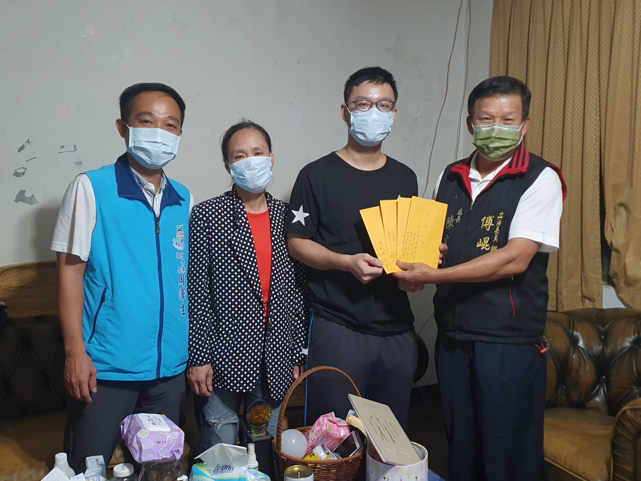 【傅崐萁立委關懷吉安孝子移植肝臟救父 陳文卿處長整合善款延續社會行善能量】缩略图