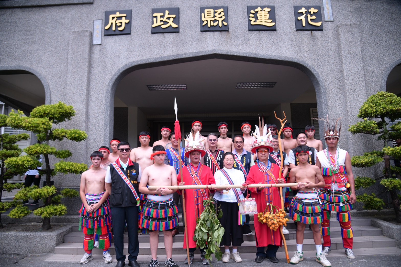 【Natawran娜荳蘭及宜昌部落報訊傳遞豐年祭儀 縣長徐榛蔚勉勵年輕族人在世界文化史留下完整紀錄】缩略图