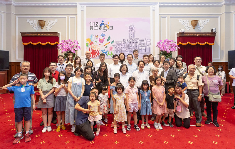 【總統府暨國安會家庭日 總統：0到22歲國家一起栽培 政府會持續努力 為國人帶來更好服務】缩略图