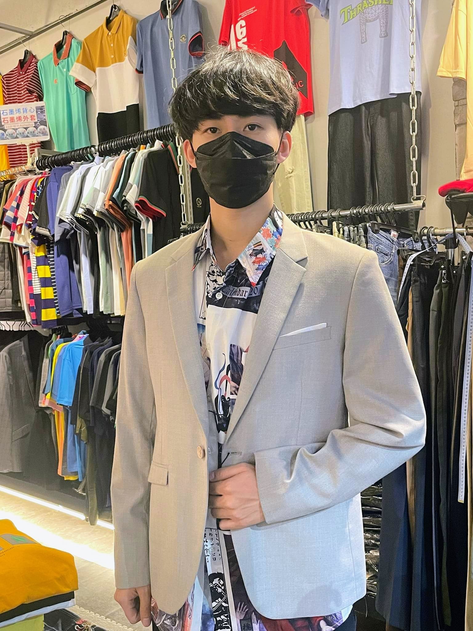 【男飾衣服店「大大百貨」獨領風騷 特價山谷潮T掀搶購熱潮】缩略图