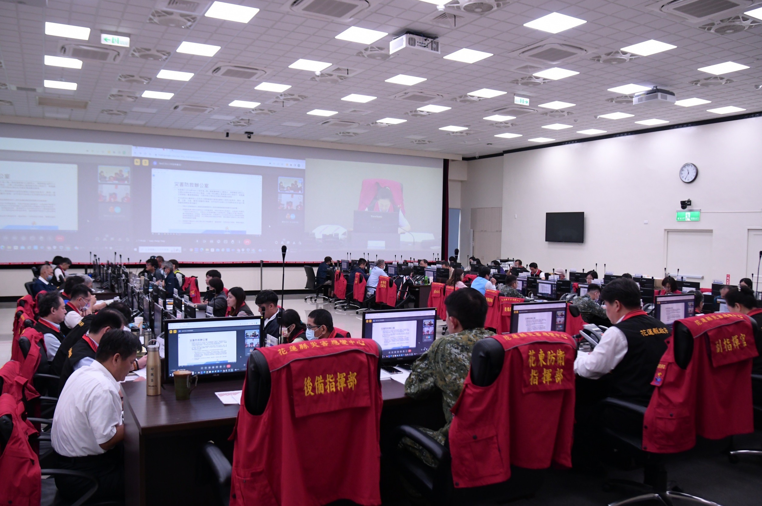【花蓮縣災害應變中心召開第二次災中應變會議 徐榛蔚指示相關單位嚴防海水倒灌及積淹水】缩略图