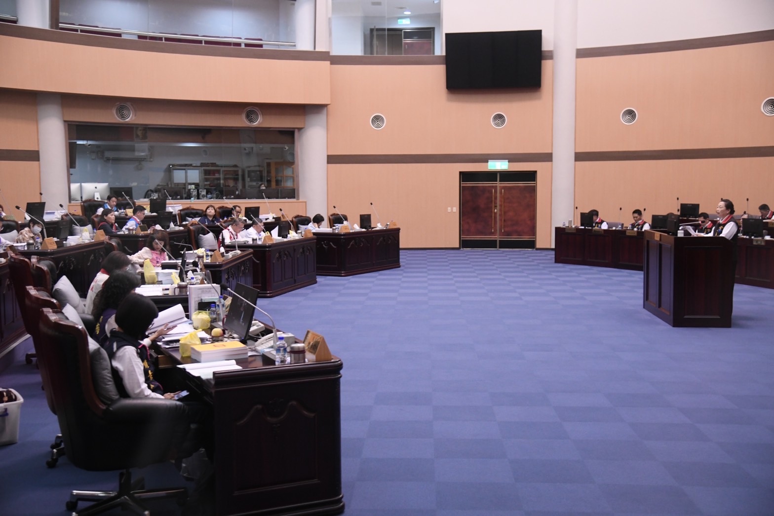 【花蓮縣議會第20屆第2期定期大會 縣長徐榛蔚針對多項縣政成果進行施政總報告】缩略图
