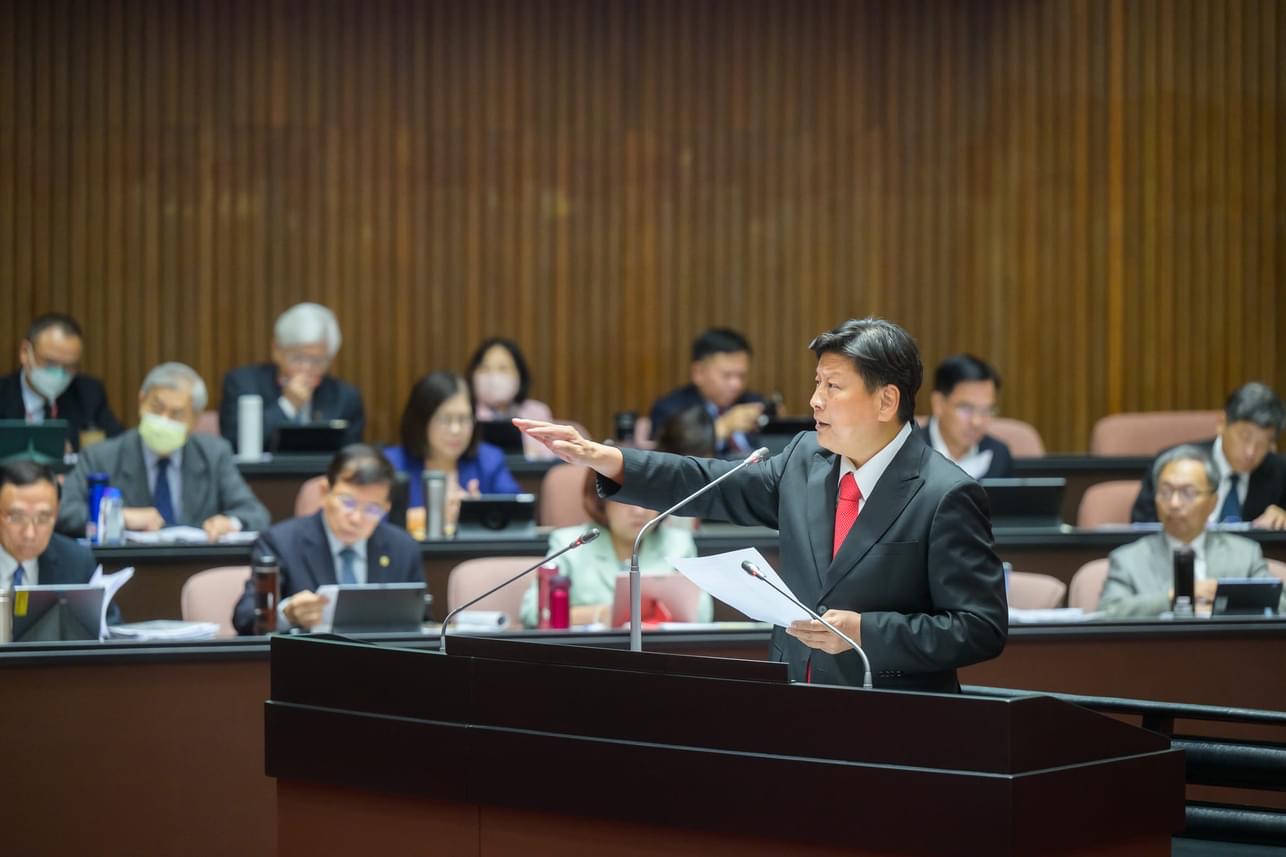 【立委傅崐萁為消防弟兄請命：要求行政院一次編足預算採購消防通訊頭盔 閣揆陳建仁回覆：願意來做】缩略图