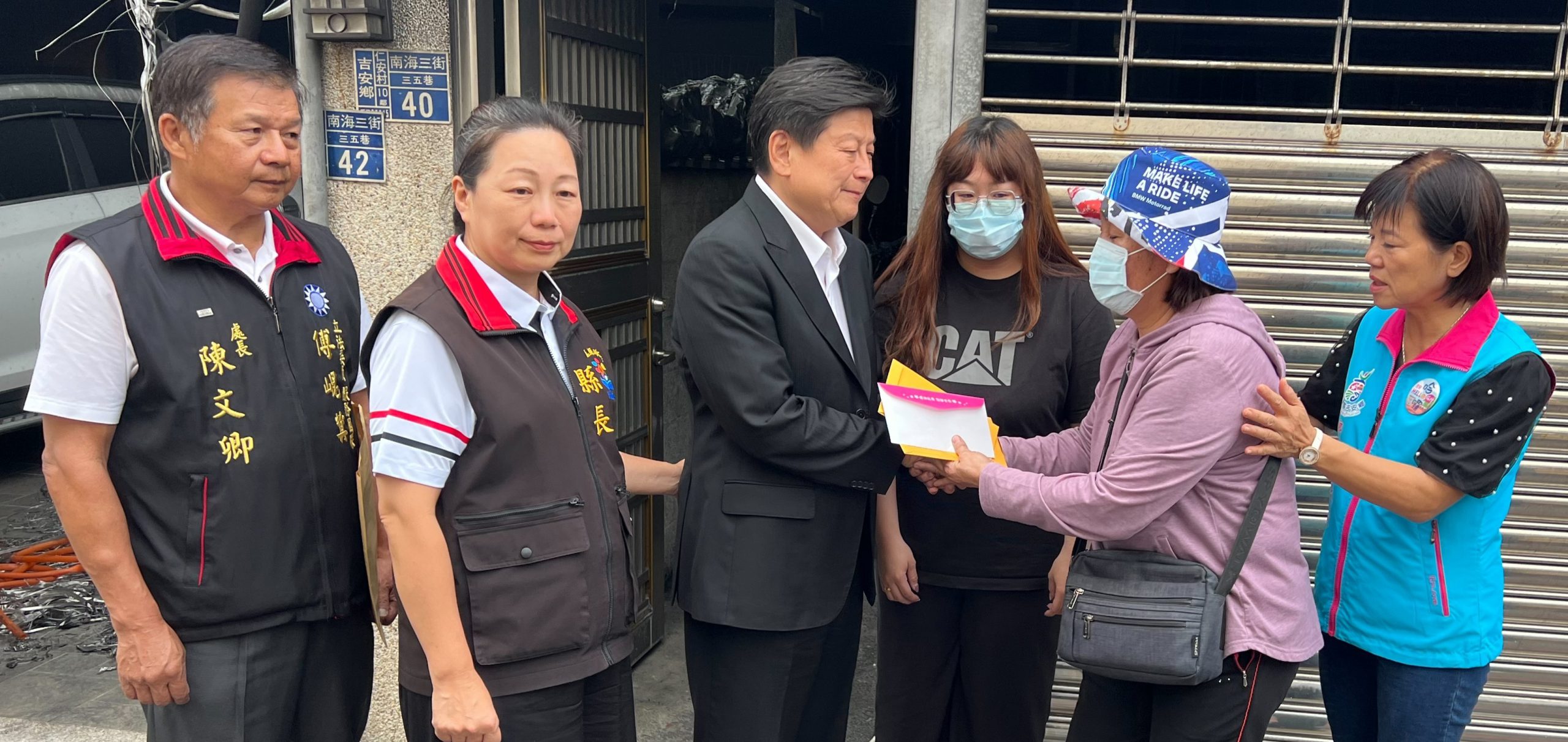 【吉安鄉南海三街火災 立委傅崐萁向財團法人佛祖關聖德發慈善基金會爭取慰問金!並於現場發放】缩略图