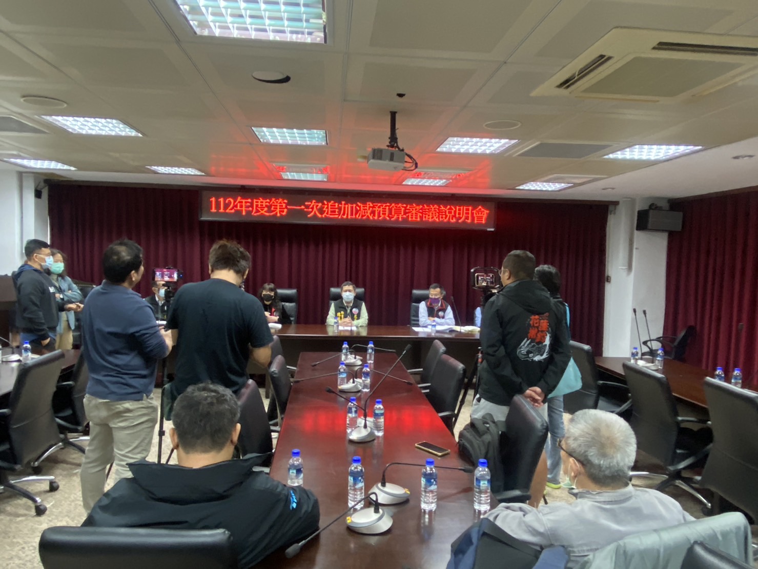【張竣：氣溫驟降，請鄉親注意身體保暖，也請議員同仁避免劇烈的情緒反應和起伏，平和問政，才是照顧好自身健康的不二法門，也才能繼續為鄉親打拼】缩略图