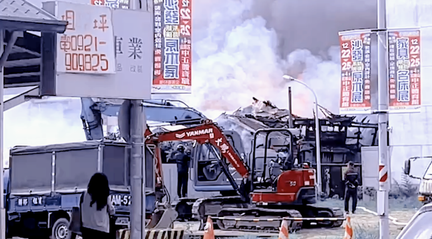 【花蓮縣花蓮市北濱街33巷**號對面鐵皮建築物發生火警 起火原因警消正調查中】缩略图