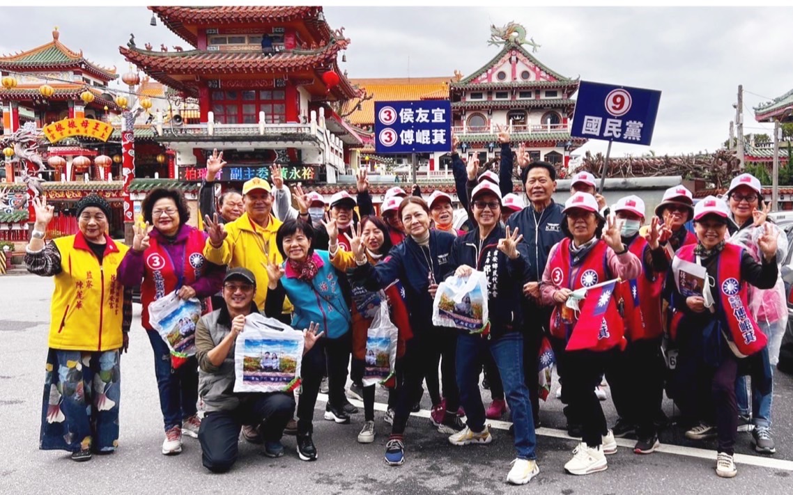 【吉安鄉婆婆媽媽萬歲助選團自主上街頭懇託拜票 呼籲支持3號侯友宜 、3號傅崐萁、長9安居有保障】缩略图