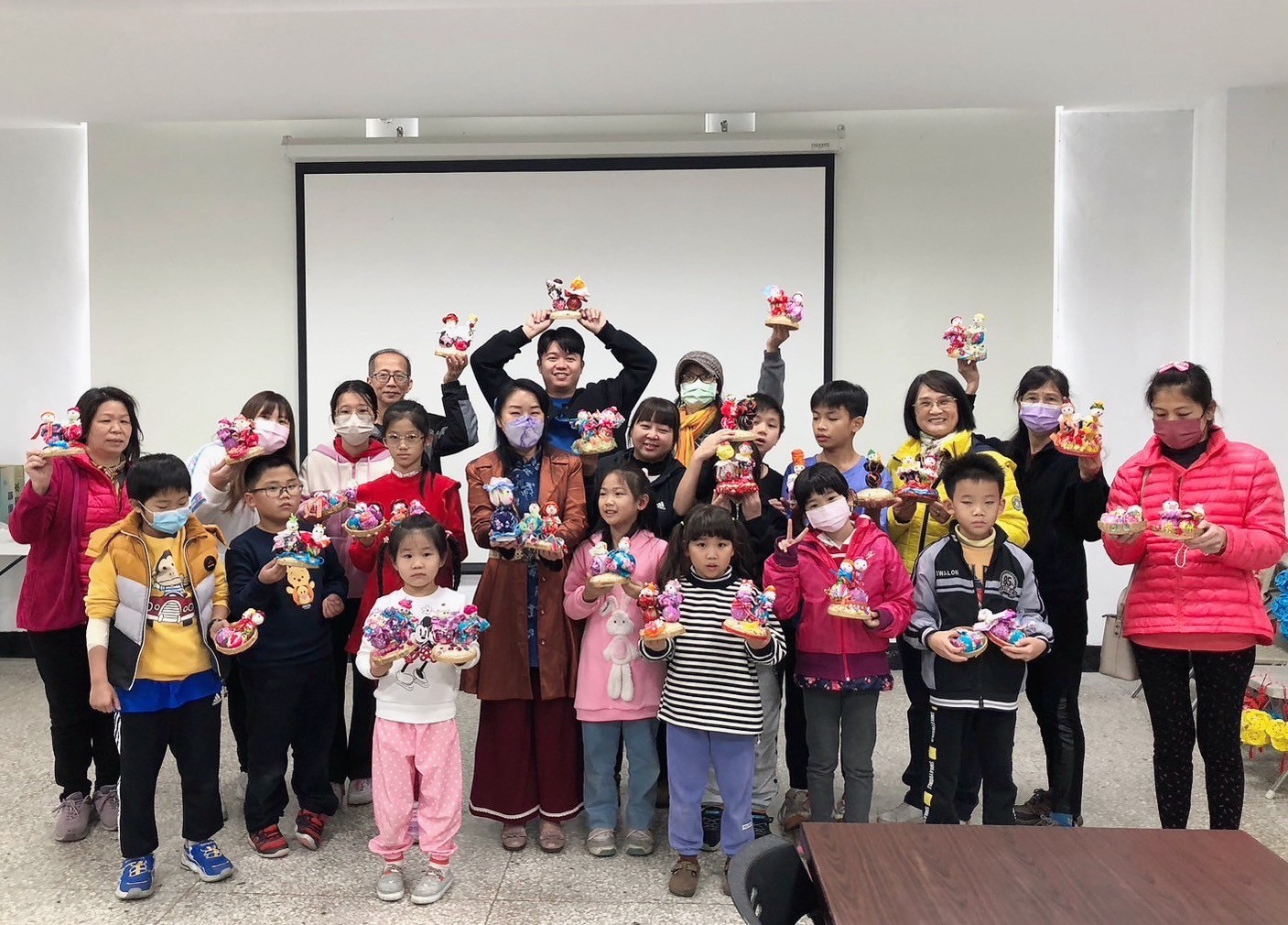 【校園精彩的尖叫聲》上騰工商客語冬令營  知名講師游淑梅授課60歲到5歲齊聚一堂  客滿!爆滿!很滿!】缩略图