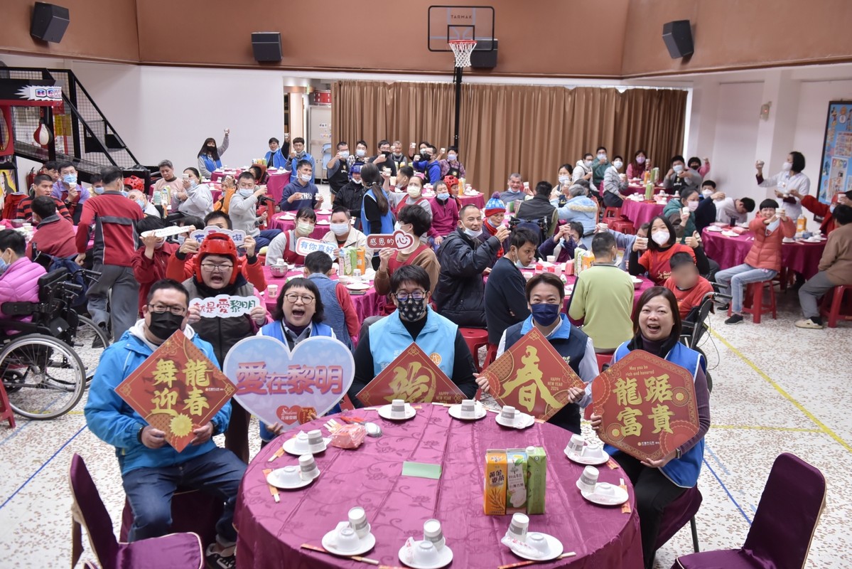 【金龍報春春風暖 花蓮市愛心年菜送抵黎明教養院】缩略图