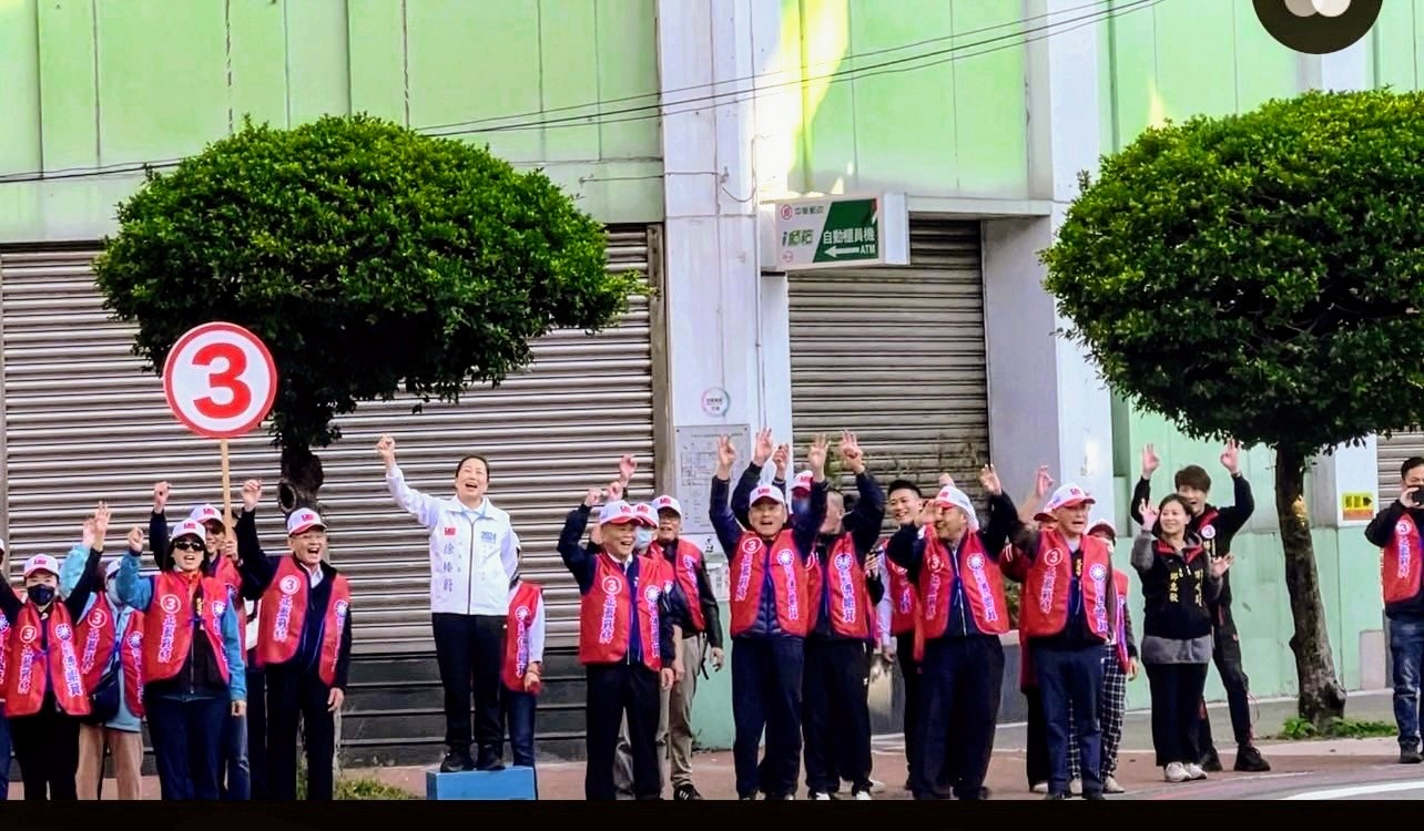 【傅崐萁率競選團隊站路口「113挺侯康 護台灣9幸福」全國同步拜票】缩略图