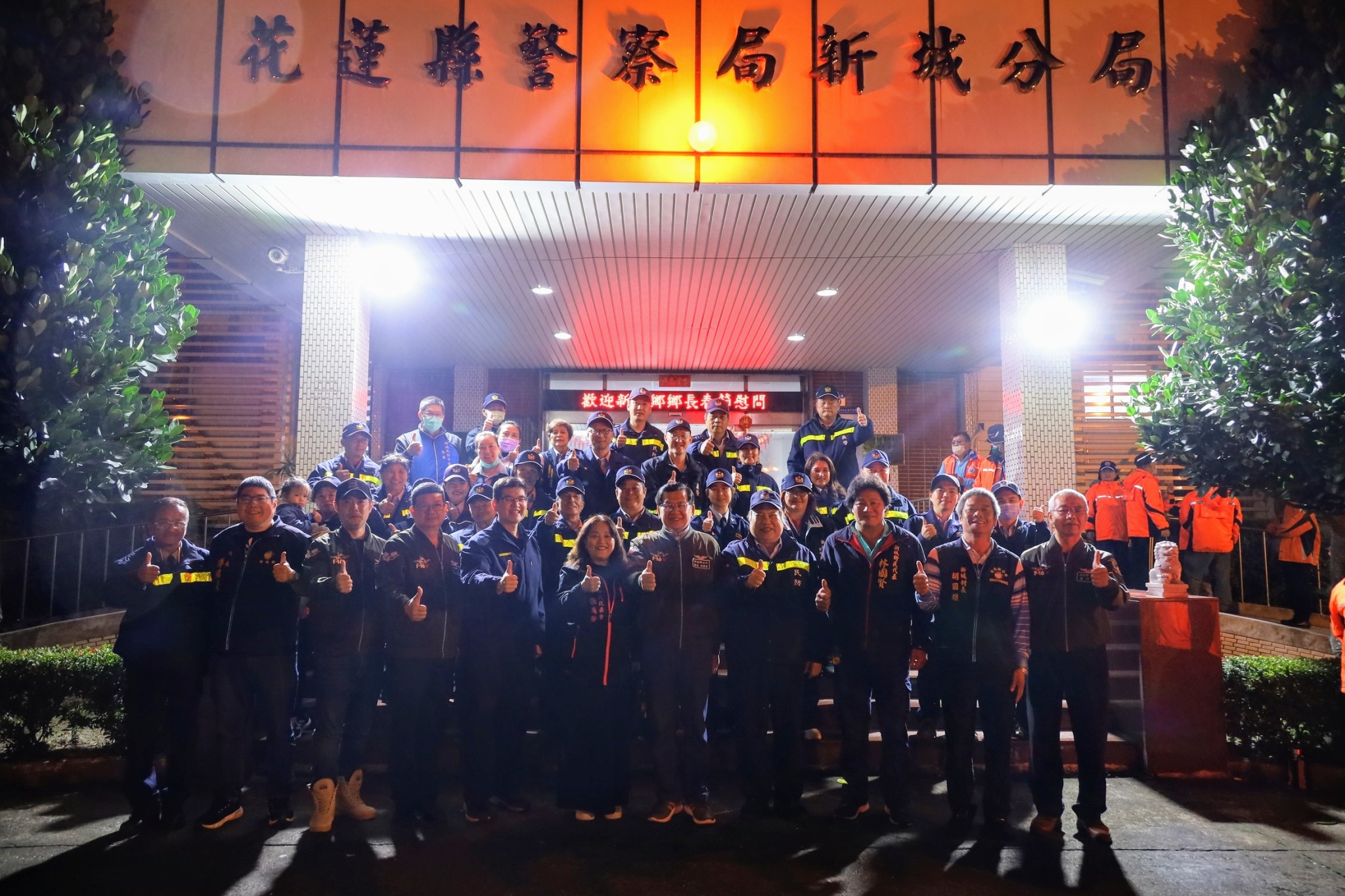 【何禮臺感謝新城鄉「警、消、協勤民力」等春安工作單位親至各單位勉勵夜點物資改為慰問金由志工們自行運用感謝其辛勞】缩略图