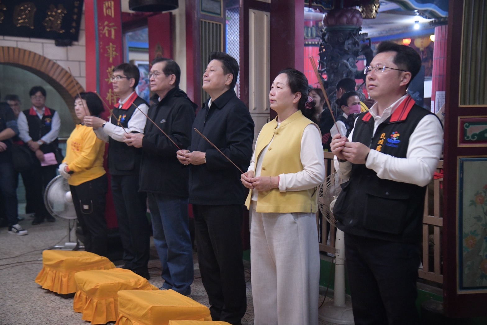 【年初九天公生 縣長徐榛蔚與立委傅崐萁天公廟發送福袋】缩略图