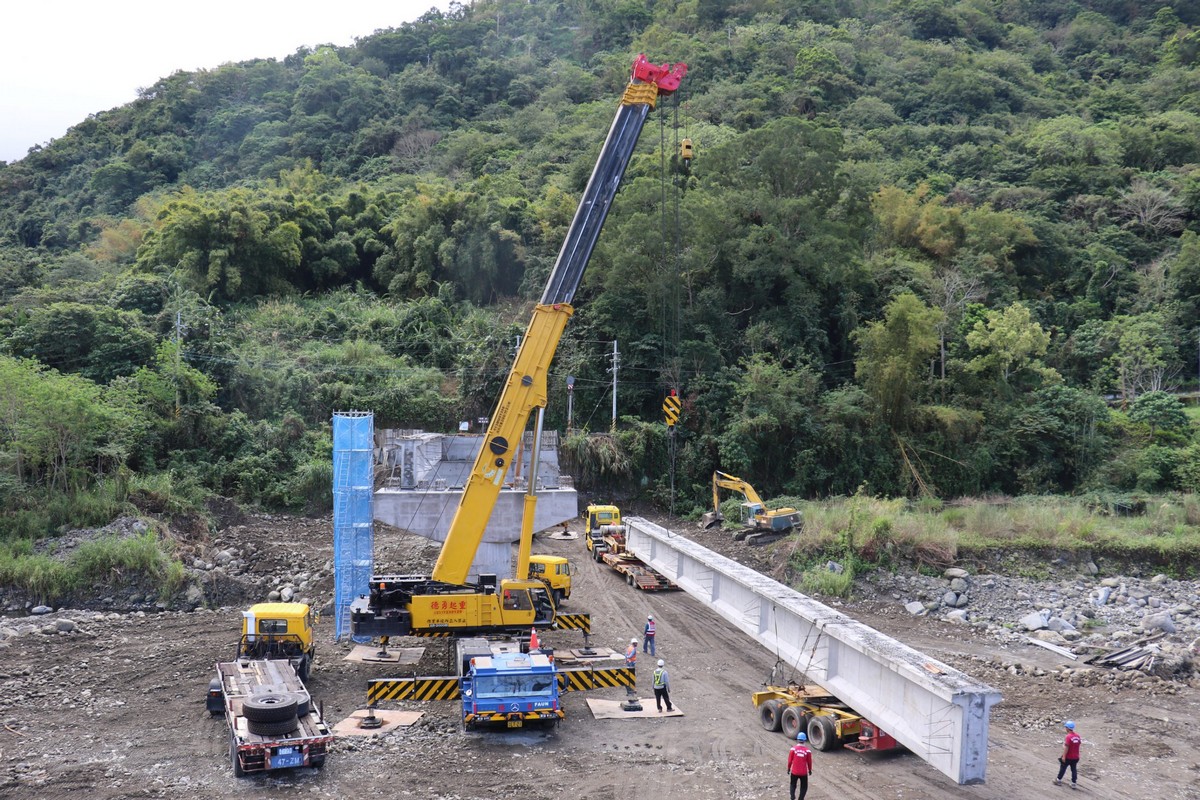 【玉里鎮竹林橋重建工程吊樑 花蓮縣政府邀請高寮國小師生觀摩】缩略图