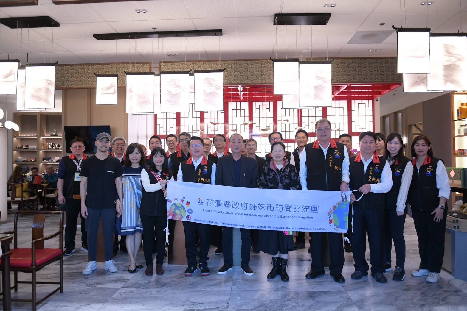 【徐榛蔚率城市交流團訪美 天普市山茶花廣場快閃演出 花蓮原民樂舞驚艷國際】缩略图