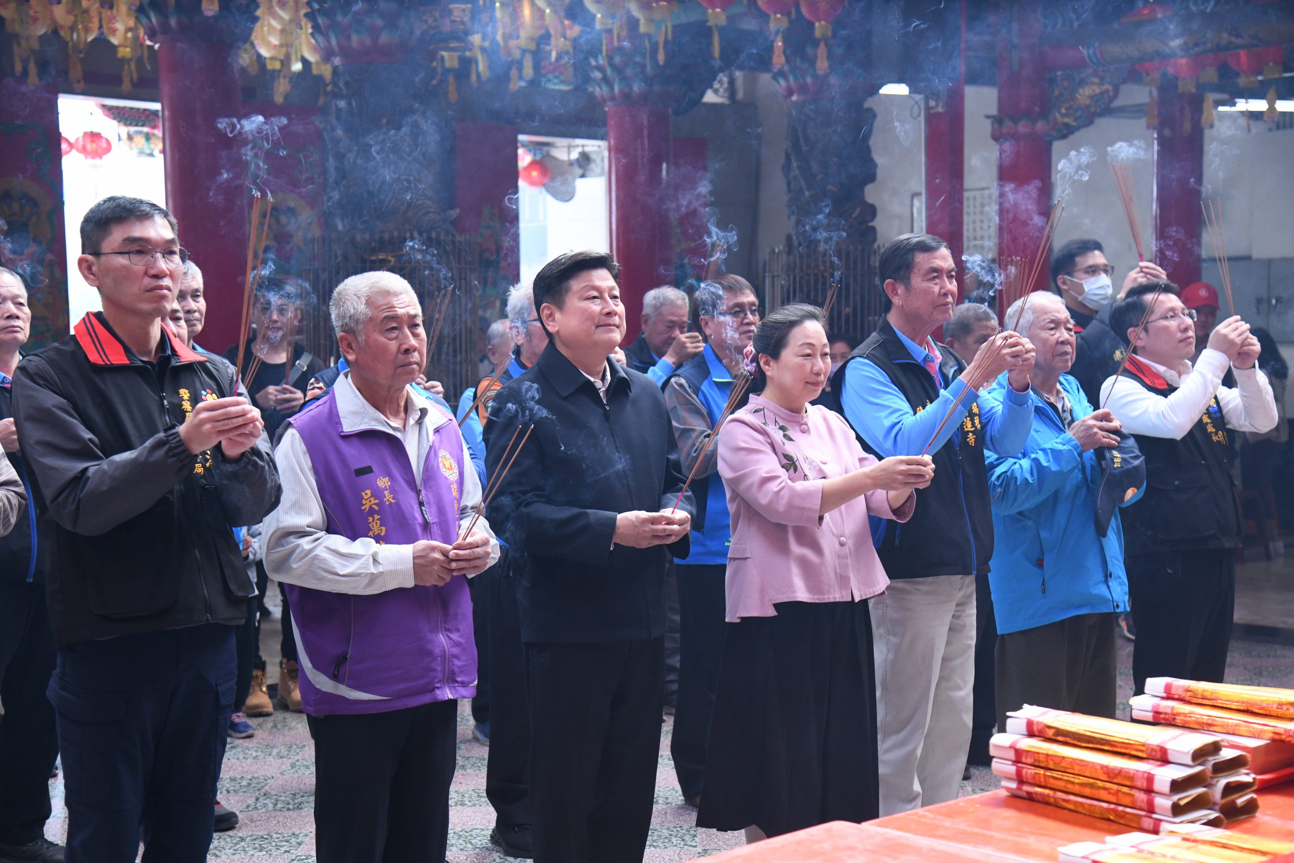 【縣長徐榛蔚大年初三前往中南區宮廟參拜祈福發送福袋 祝福鄉親過好年】缩略图