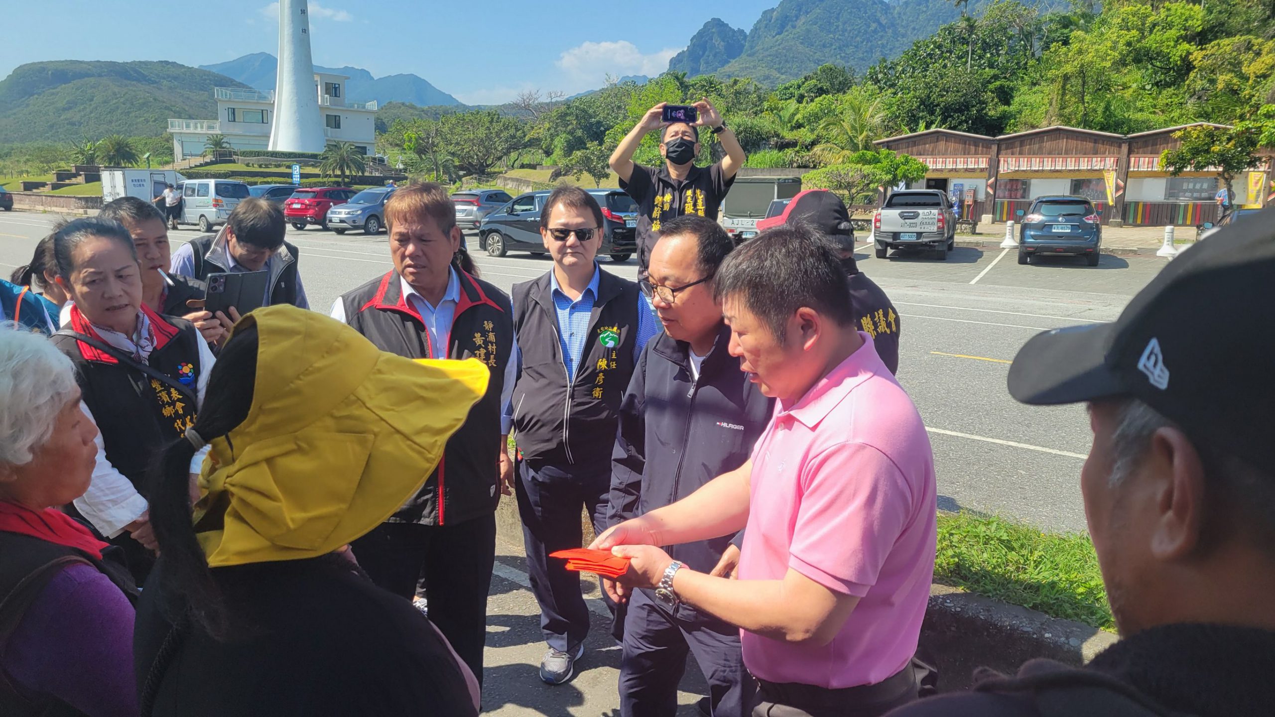 【關懷靜浦火災戶致贈慰問金 議長張峻帶來溫暖協助重建】缩略图