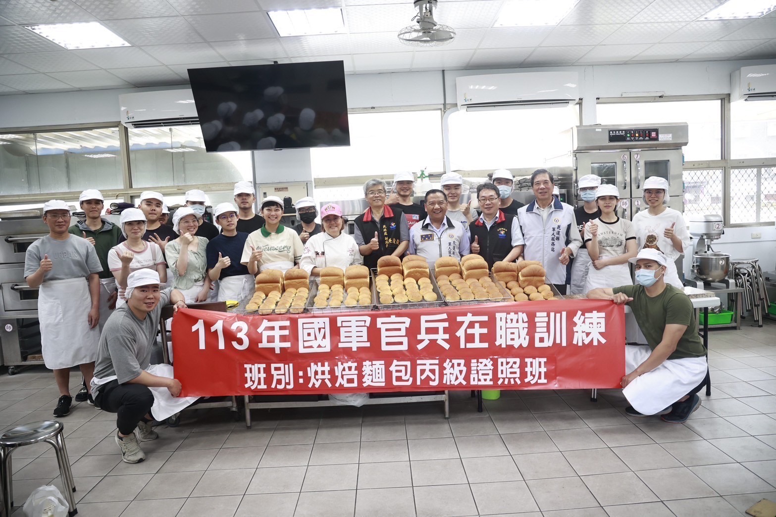 【國軍第二專長烘焙班結訓 縣府及軍人服務站到場致意】缩略图