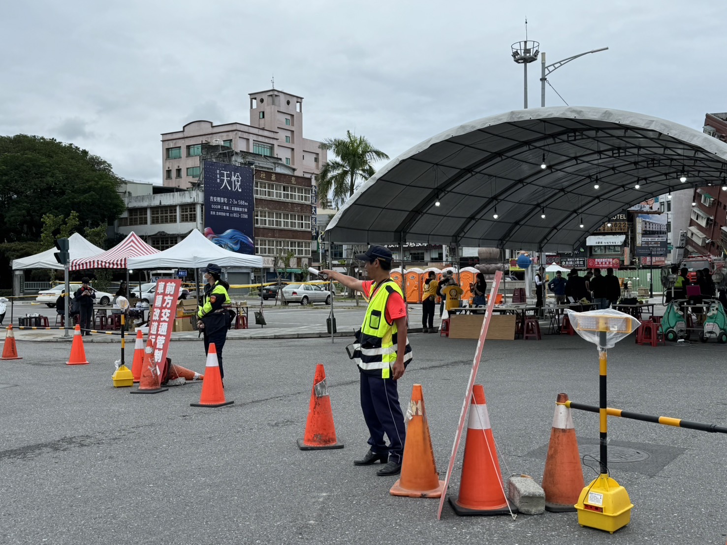 【大災當前大愛當行 花警、港警、保五、協勤民力持續揮汗執勤】缩略图