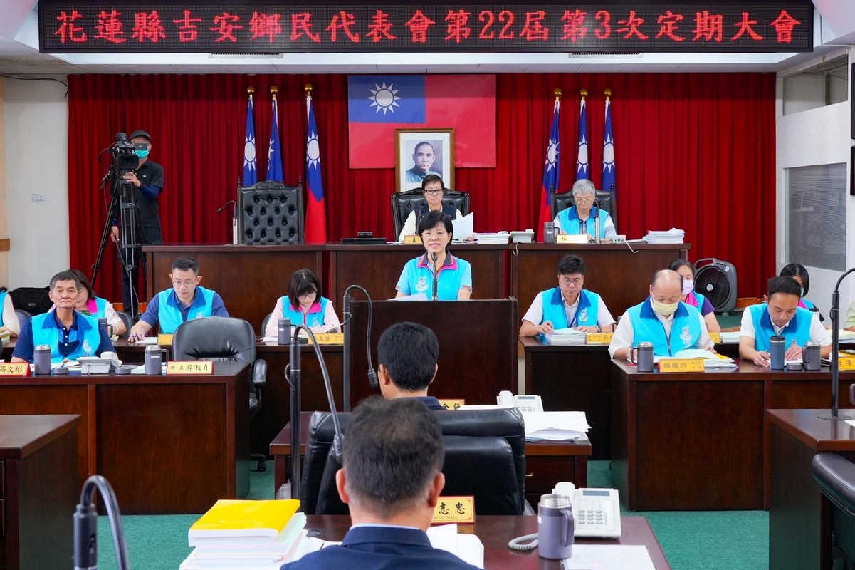 【游淑貞定期會施政總報告呈上亮眼佳績 整體服務民調獲鄉親98.6%高滿意度支持】缩略图