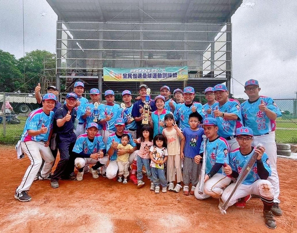 【鐵人鄉長游淑貞力推各項全民運動 成立吉安鄉慢壘隊即勇奪成軍首冠】缩略图