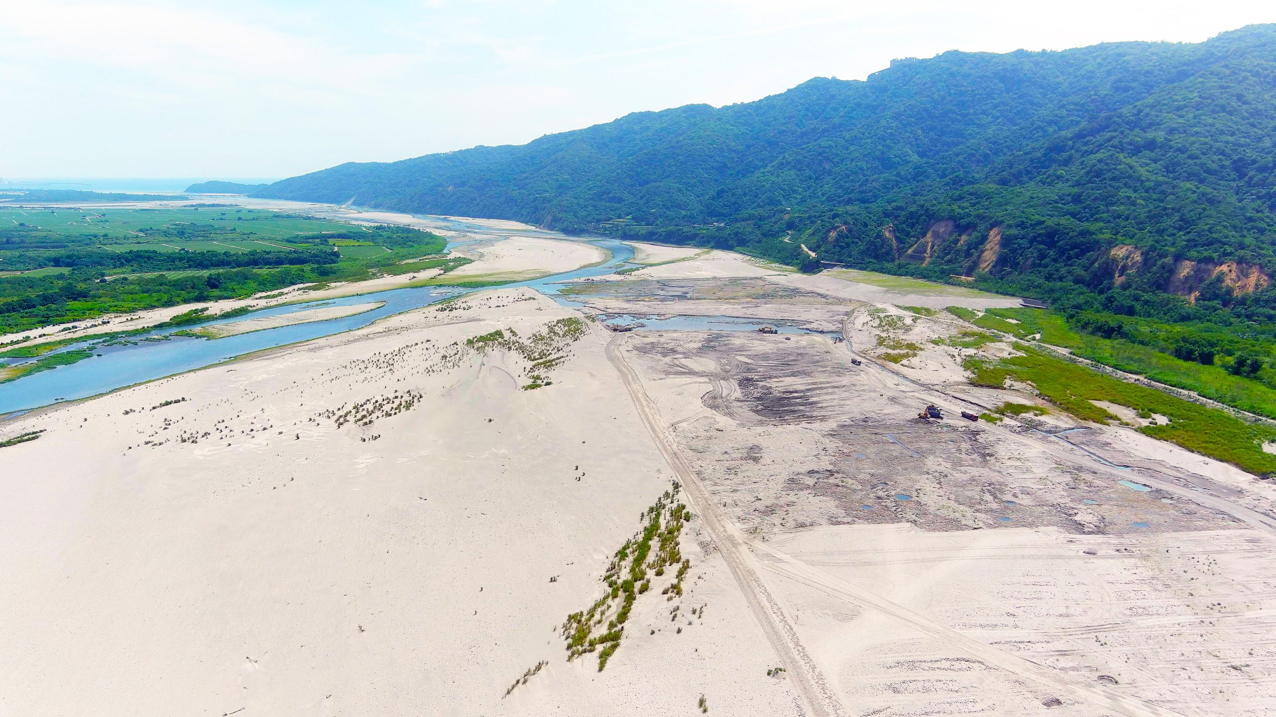 【第九河川分署汛期前加強河川排水清疏 增加河防安全並兼顧穩定砂石供應】缩略图