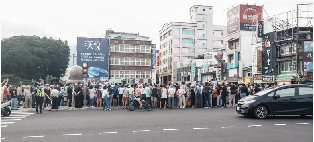 【世界奇觀》執政黨帶頭開始街頭洗腦運動  盧新榮： 民進黨街頭造謠壓制國會必不會得逞 花蓮人眼睛是雪亮的】缩略图