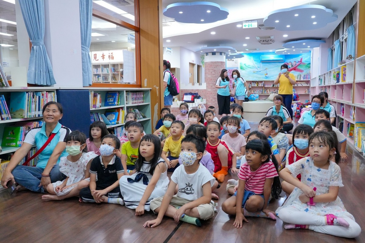 【吉安鄉幼畢業前夕獨立增能大考驗 游淑貞創意辦理夜宿圖書館成長營】缩略图