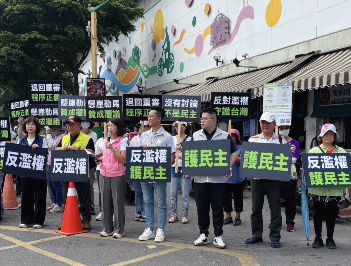 【「反濫權護民主」張美慧街頭宣講 支持行政院覆議讓國會濫權法退回重審】缩略图