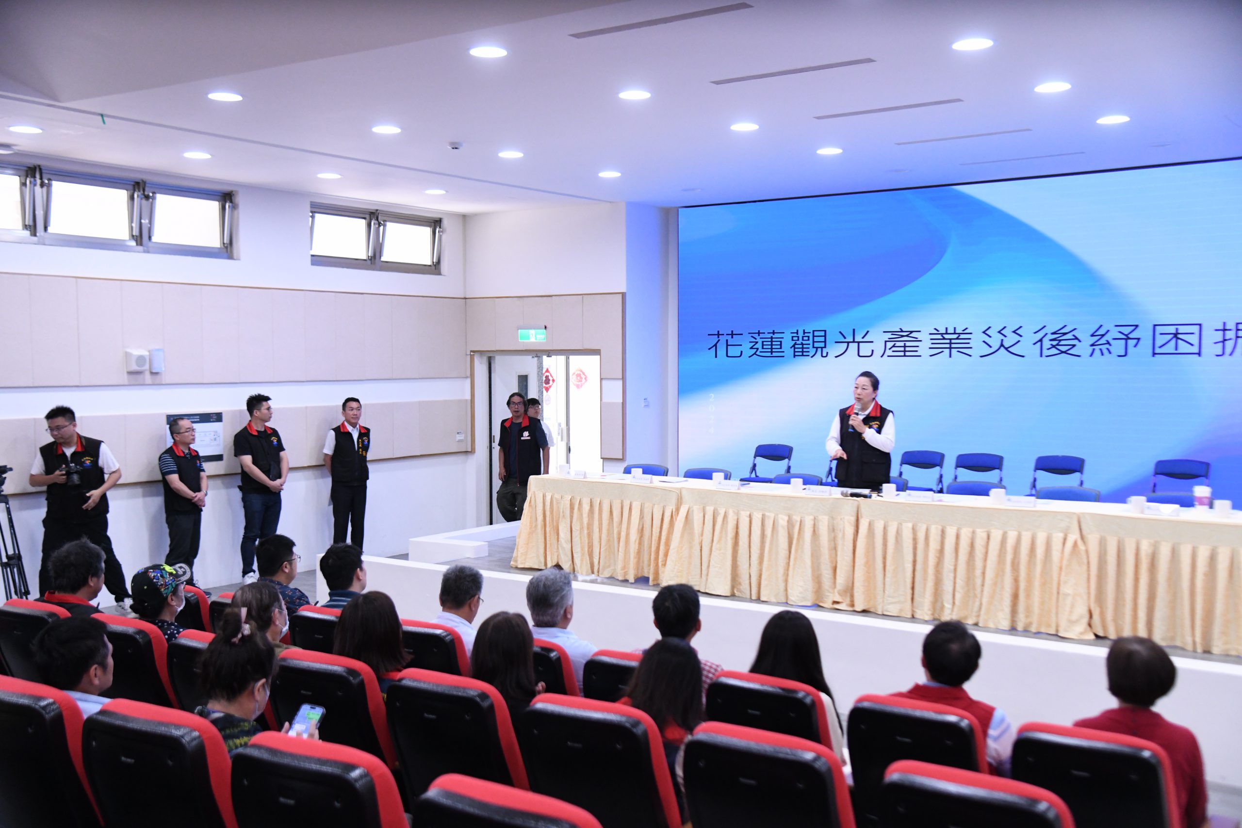 【花蓮縣政府穩健推進震災後重建工作 幫助鄉親早日回歸正常生活】缩略图