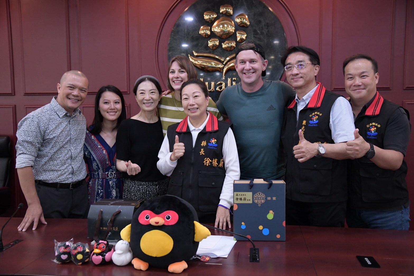 【空中英語為花蓮加油打氣》 徐榛蔚感謝彭蒙惠為台灣奉獻 歡迎空英響應「疊石固花蓮」活動】缩略图