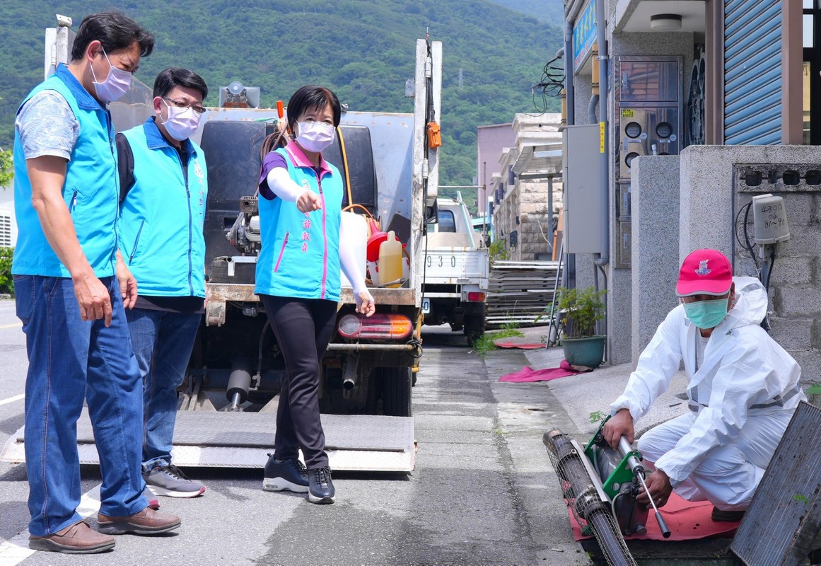 【吉安鄉第3次防治登革熱消毒巡迴登場 游淑貞籲請鄉親配合清潔、防護工作】缩略图