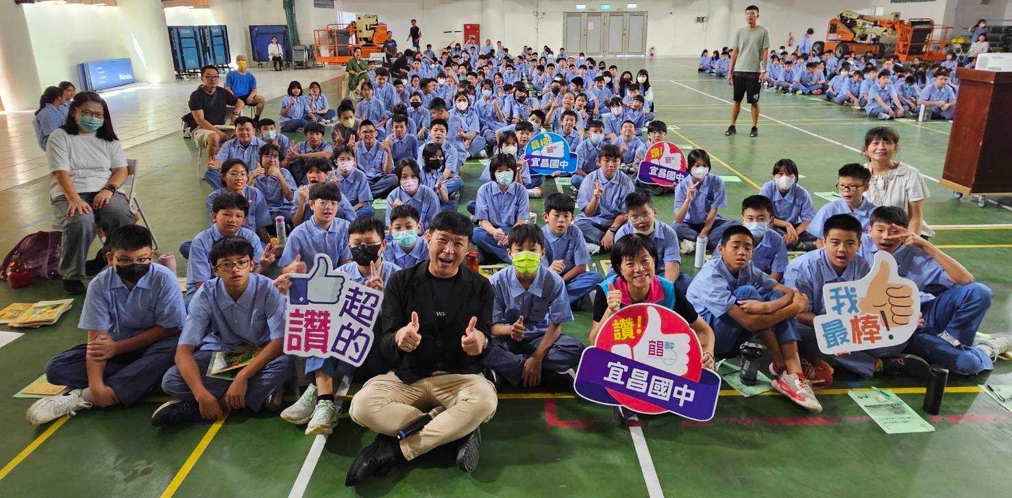【吉安鄉獨享新生入學禮 游淑貞到校贈送迎新生】缩略图