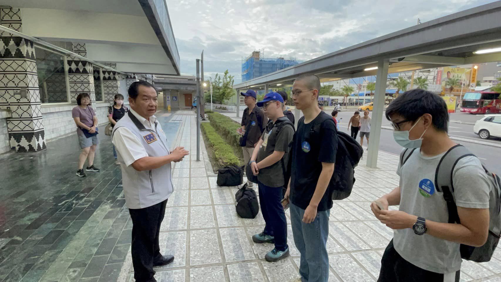 【晨曦中歡送役男入營 花蓮軍友站關懷叮嚀】缩略图
