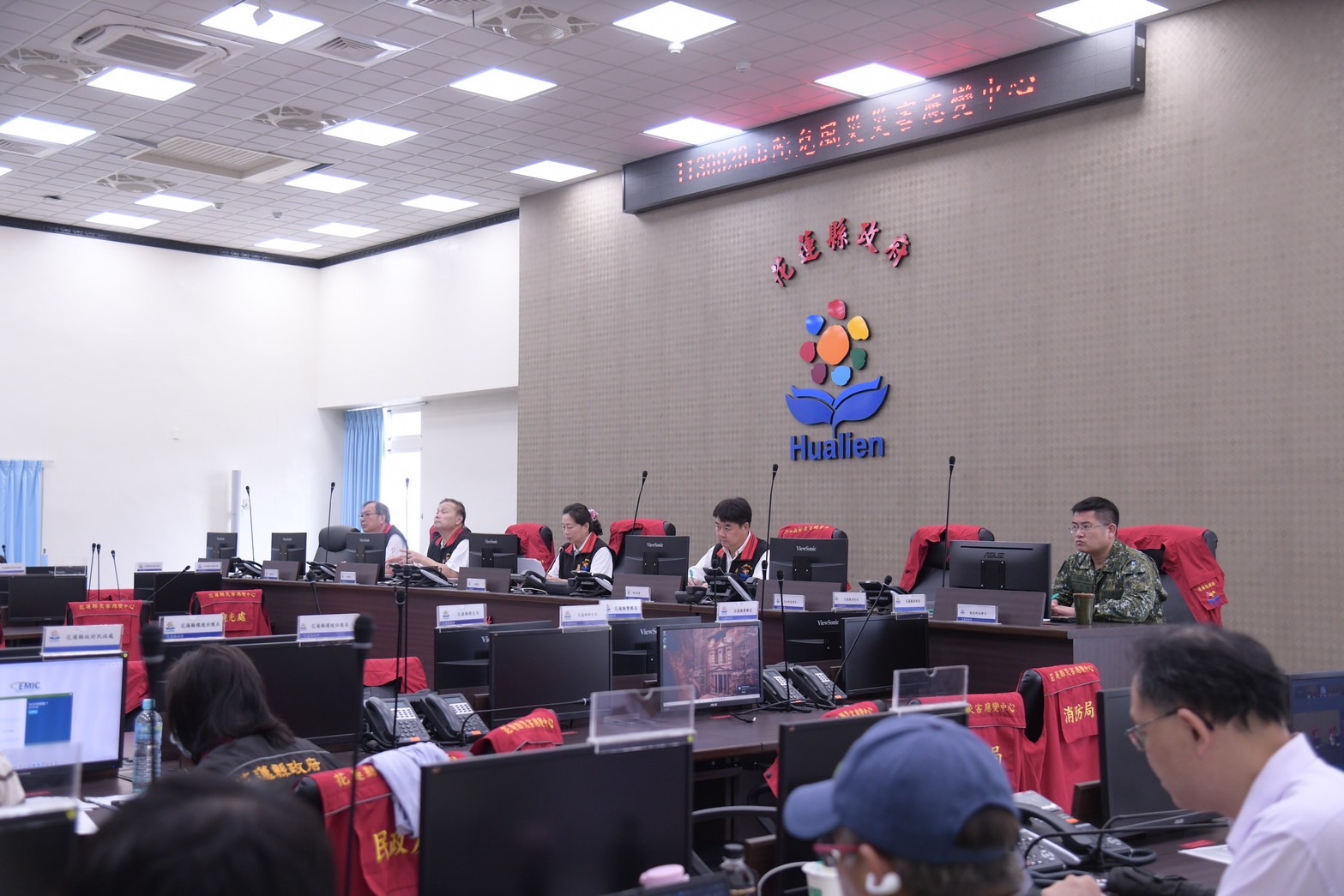 【總統賴清德視察中央災害應變中心 強調防颱工作不可忽視並六度質問徐榛蔚撤村人數…總統搞錯了！縣府：花蓮應撤離3000多人無誤】缩略图