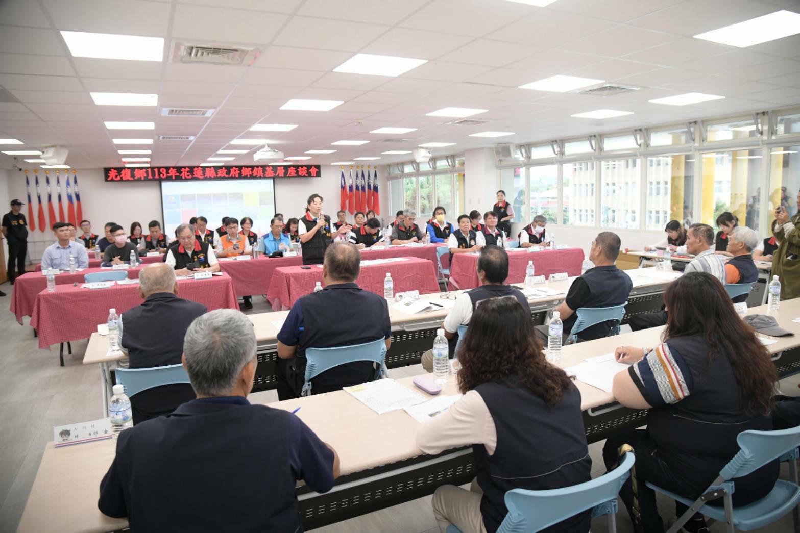 【花蓮縣長徐榛蔚出席光復鄉、萬榮鄉基層座談會 感謝鄉親全力配合防颱措施 再次呼籲中央給花蓮一條安全的路】缩略图