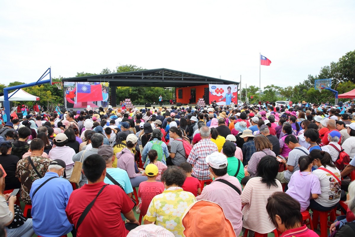 【祝中華民國生日快樂》游淑貞陪同百歲人瑞萬名鄉親升旗唱國歌 萬張產業消費券創意帶動百萬餘促銷循環】缩略图