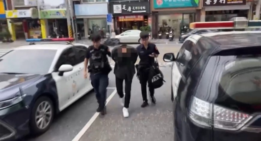 【詐騙集團車手詐欺老婦面交後逃逸 花警旋即趨前逮捕依法送辦】缩略图