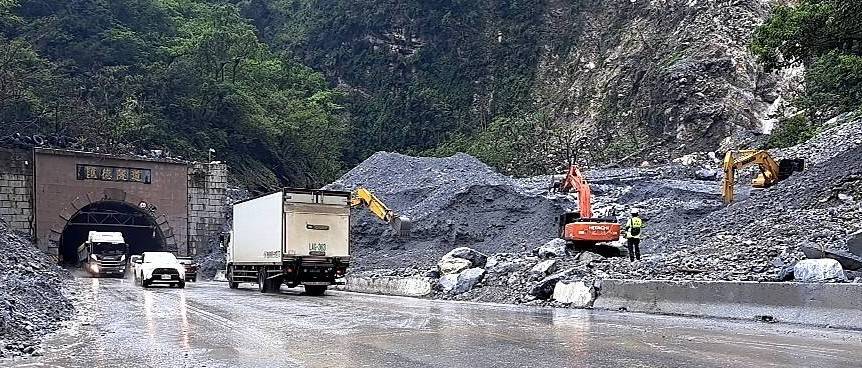 蘇花公路和仁~崇德路段於今(2)日11時提前搶通恢復雙向通行缩略图