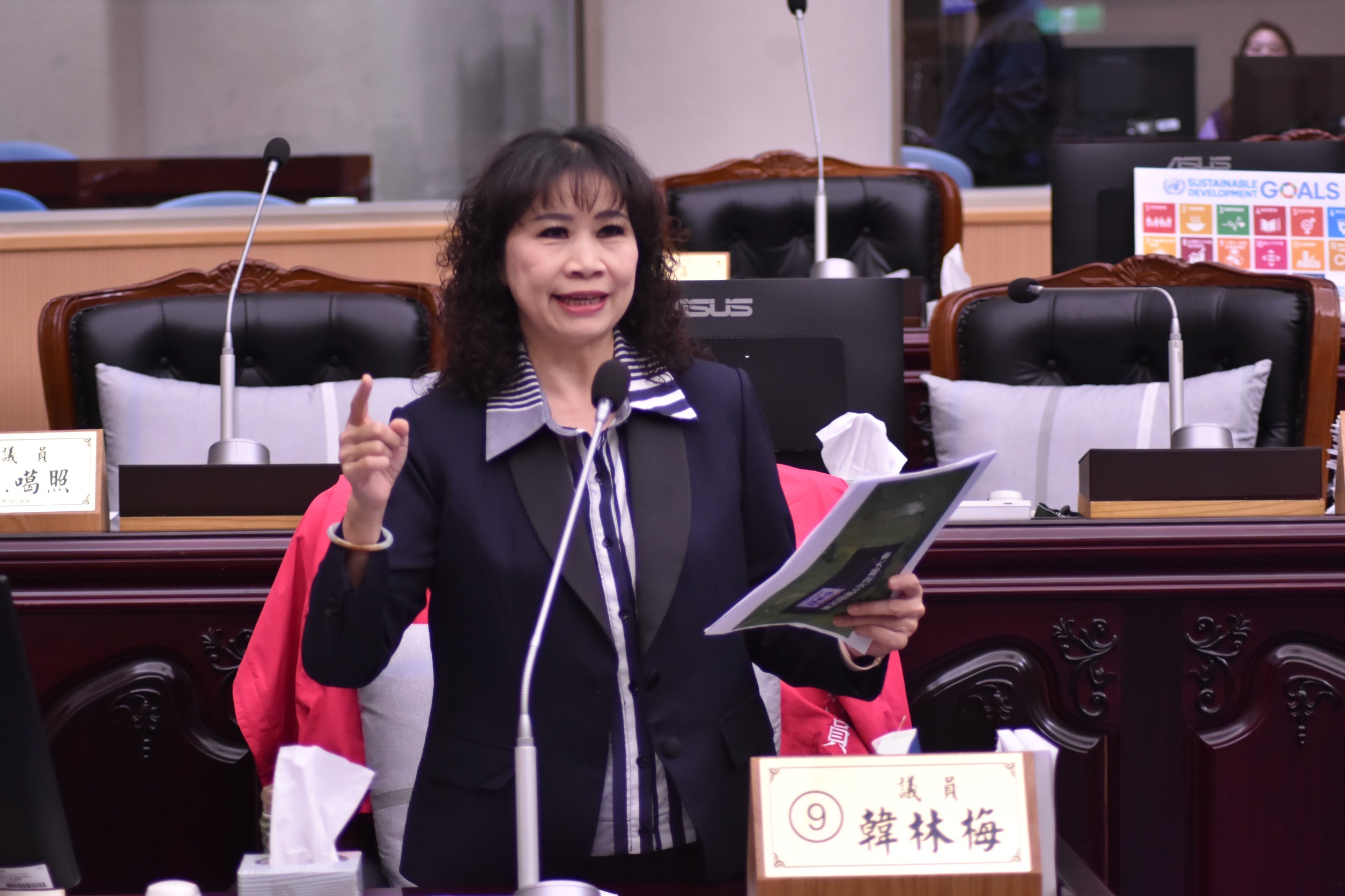 【縣議員韓林梅針對簡化工商登記及東大自辦市地重劃提出質詢】缩略图