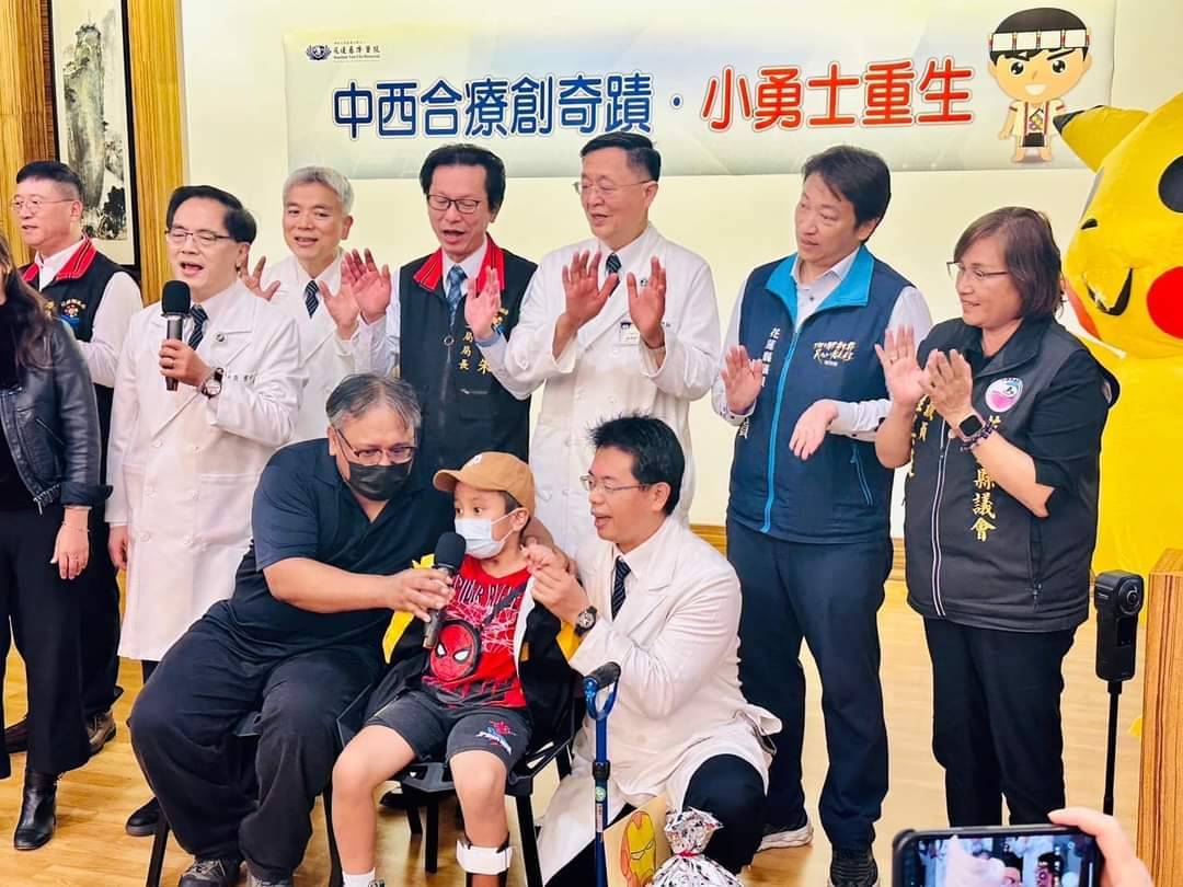 【奇蹟  凱米颱風被女兒牆砸傷安安康復出院 】缩略图